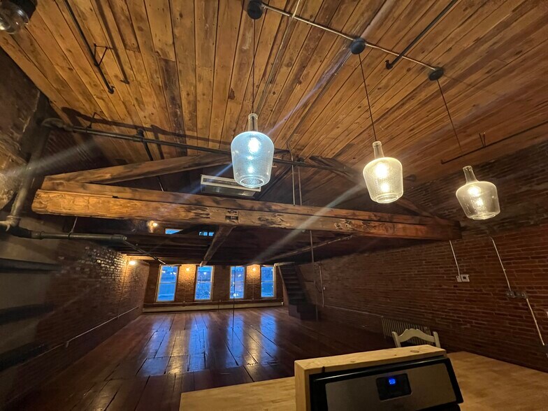 More Photos Of 106 Genesee St, Utica Restaurant For Lease