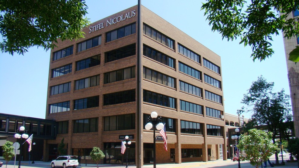 Primary Photo Of 700 4th St, Sioux City Office For Lease