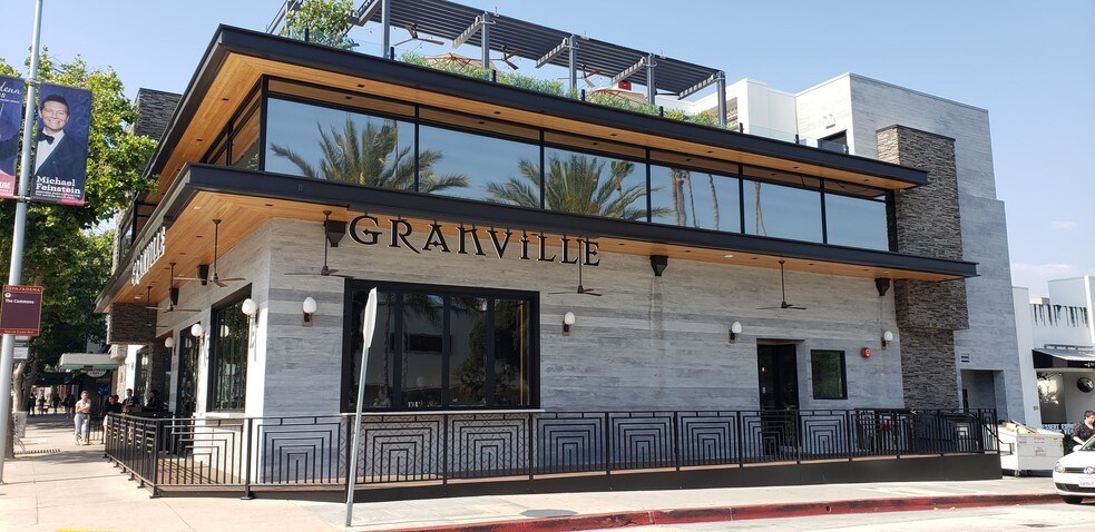 More Photos Of 310 S Lake Ave, Pasadena General Retail For Sale