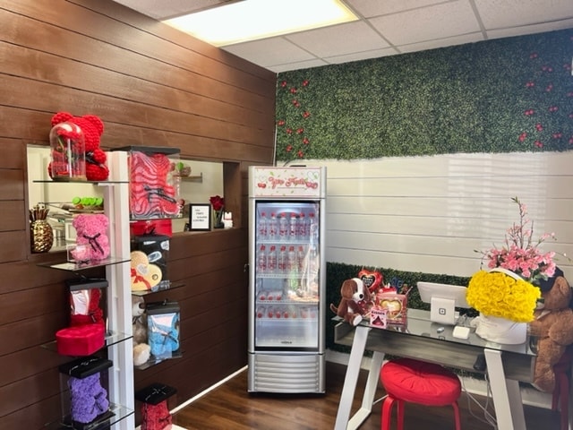 More Photos Of 2441 NW 93rd Ave, Miami Showroom For Sale