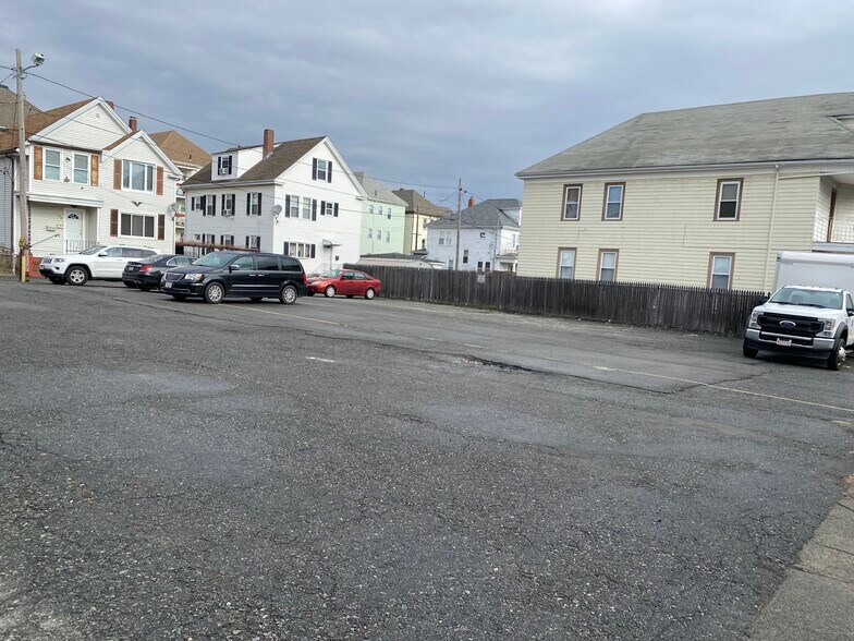 More Photos Of 512 N Front St, New Bedford Storefront Retail Residential For Sale