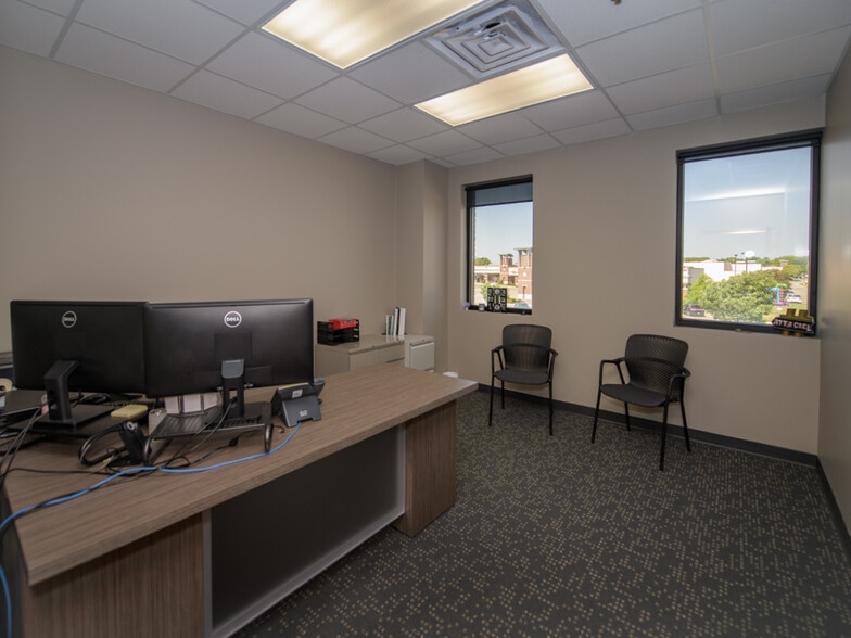 More Photos Of 5005 S 153rd St, Omaha Office For Sale