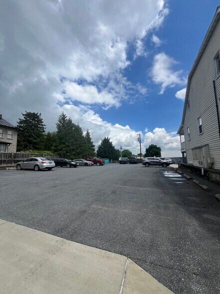 More Photos Of 1 E Main St, Thurmont Storefront Retail Office For Lease