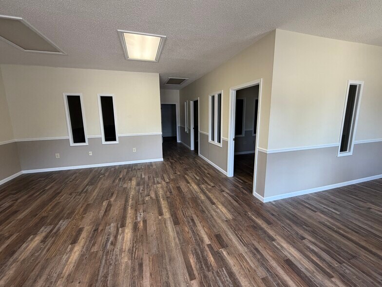 More Photos Of 511 Battle St E, Talladega Storefront For Lease