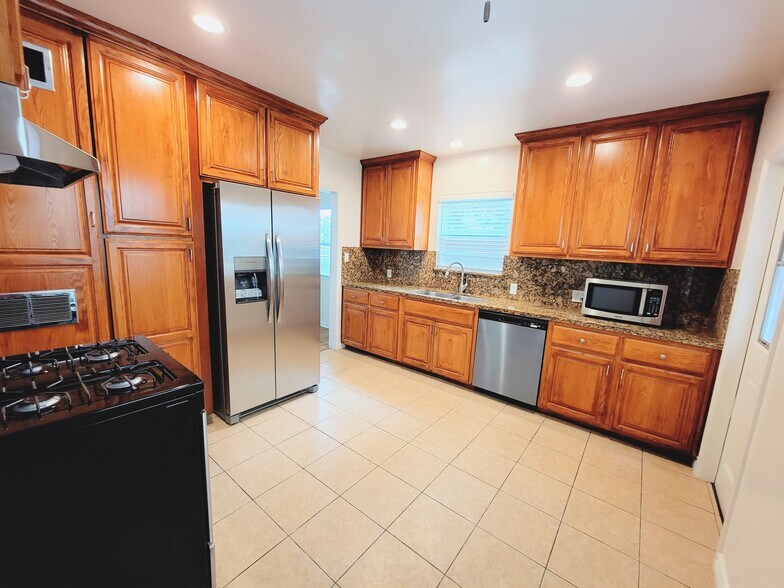 More Photos Of 4245 Laurel Canyon Blvd, Studio City Apartments For Sale