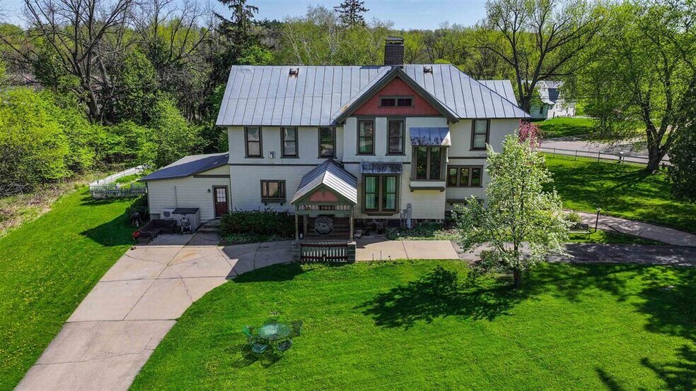 More Photos Of E3192 Apple Tree Ln, Waupaca Hospitality For Sale