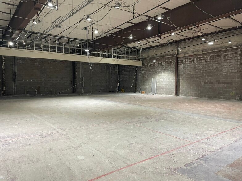 More Photos Of 133 S 27th Ave, Brighton Showroom For Lease