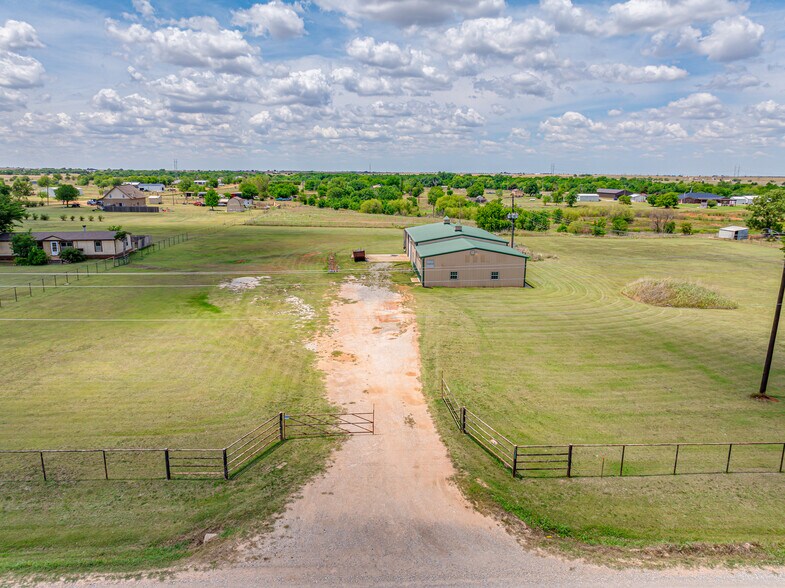 Primary Photo Of 22514 2930 rd, Kingfisher Industrial For Sale