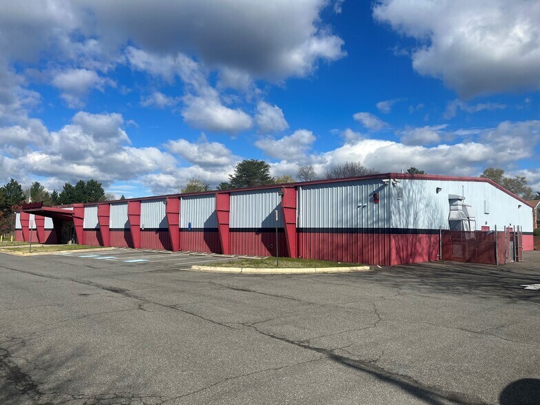 More Photos Of 5508 Franconia Rd, Franconia Sports And Entertainment For Sale