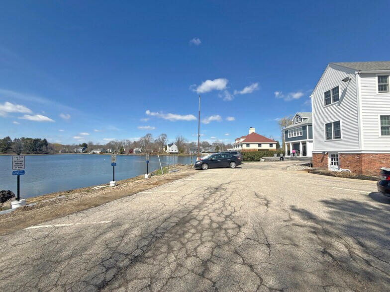 More Photos Of 118 Maplewood Ave, Portsmouth Office For Sale