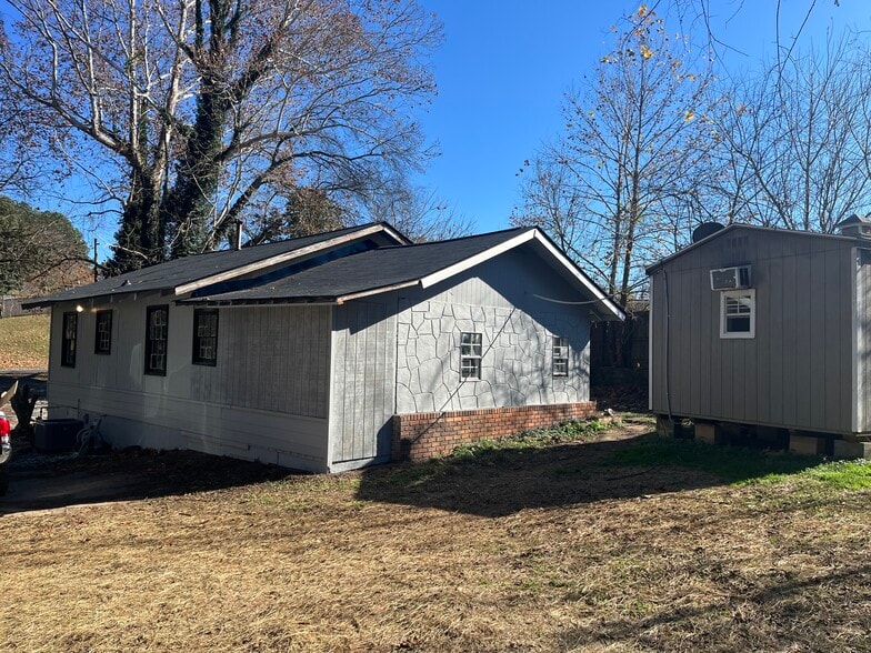 More Photos Of 2230 Palm St, Canton Freestanding For Lease