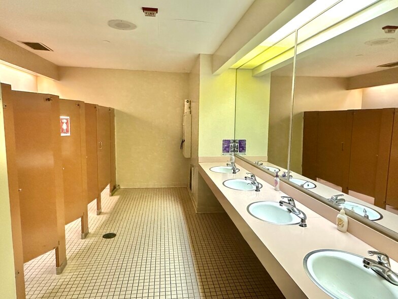 More Photos Of 9915 Apple Ridge Rd, Gaithersburg Religious Facility For Sale