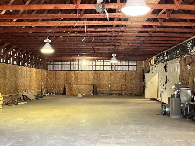 More Photos Of 4828-4830 NE 103rd Ave, Portland Warehouse For Lease
