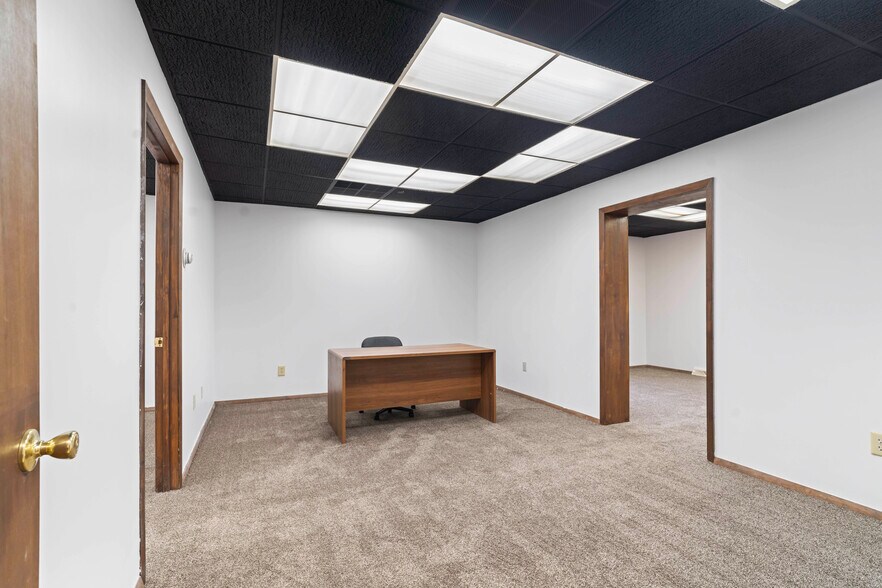 More Photos Of 15 S Worthington St, Youngstown Warehouse For Sale