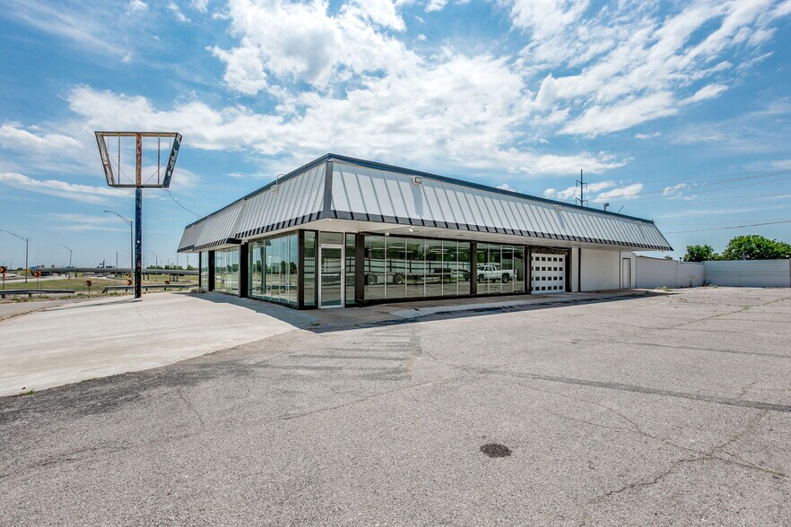 Primary Photo Of 3500 NW 39th St, Oklahoma City Office For Sale