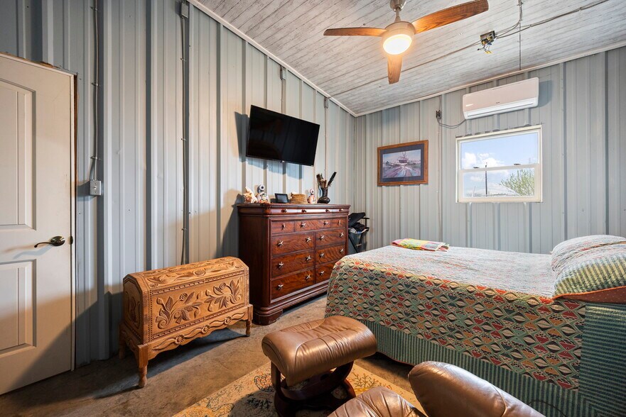 More Photos Of 206 Highway 35 S, Rockport Manufacturing For Sale