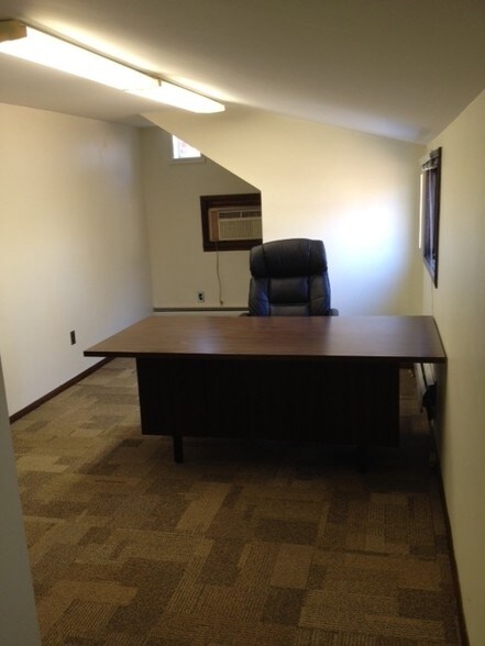 More Photos Of 19 N County Line Rd, Jackson Medical For Lease
