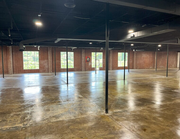 More Photos Of 812 Lambert Dr NE, Atlanta Research And Development For Lease