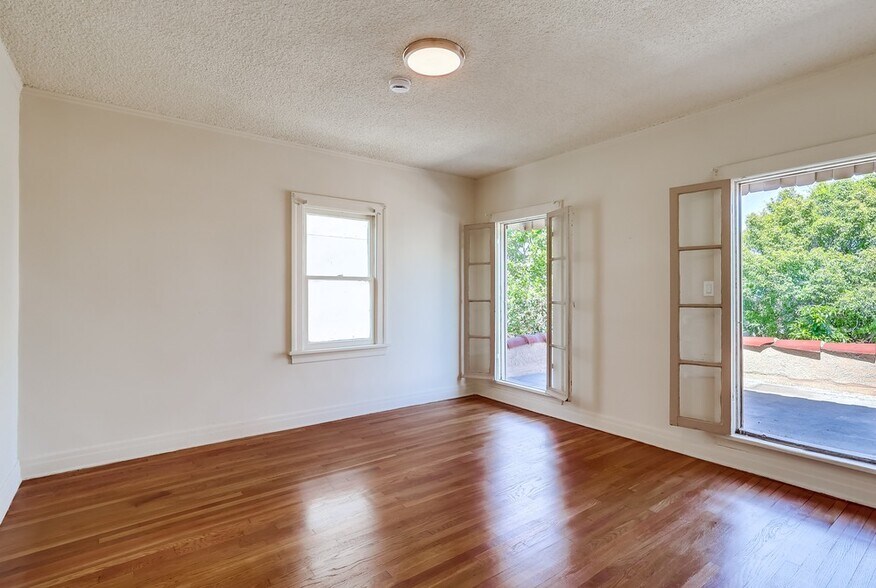 More Photos Of 833 N Ridgewood Pl, Los Angeles Apartments For Sale