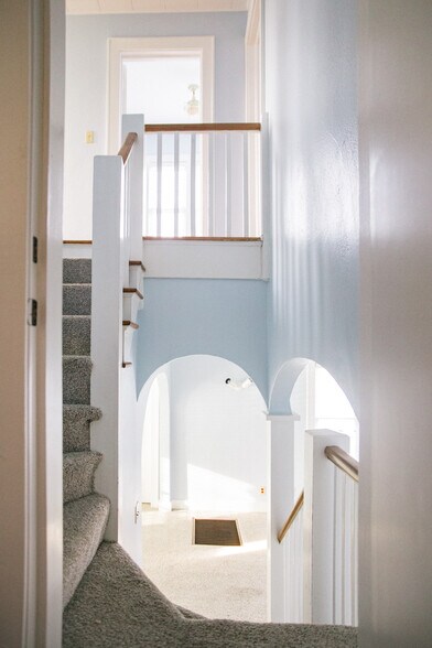 More Photos Of 355 N College Ave, Fayetteville Office For Sale