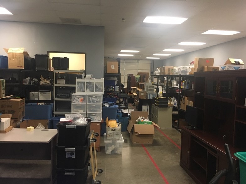 More Photos Of 8727 Fallbrook Dr, Houston Flex For Lease