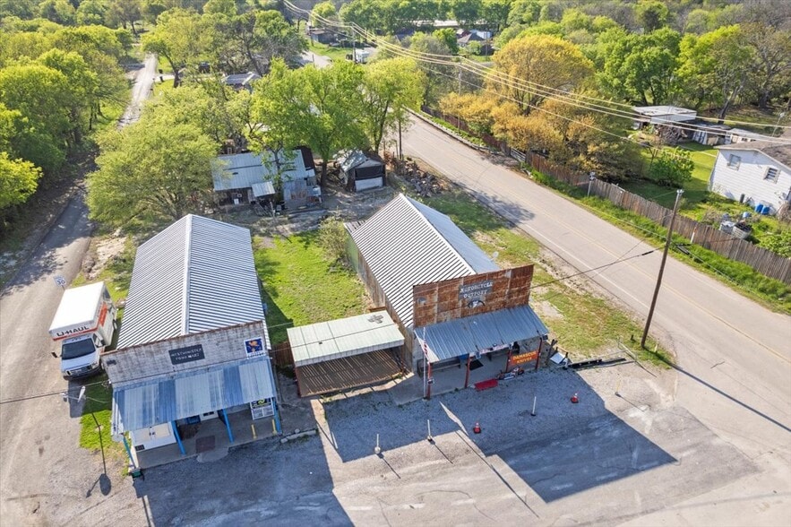 More Photos Of 103 College St, Anna Showroom For Sale