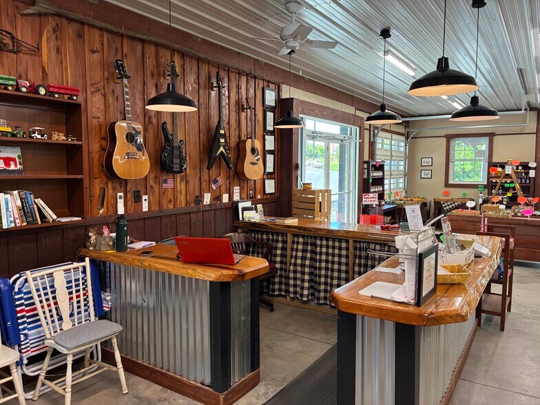 More Photos Of 885 Stonewall Jackson Hwy, Bentonville General Retail For Lease