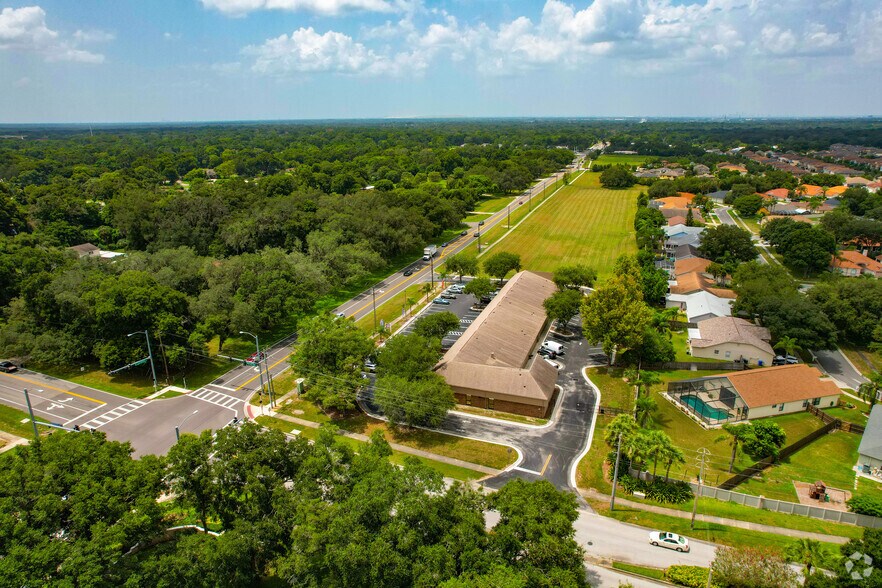 More Photos Of 1326 E Lumsden Rd, Brandon Office For Lease