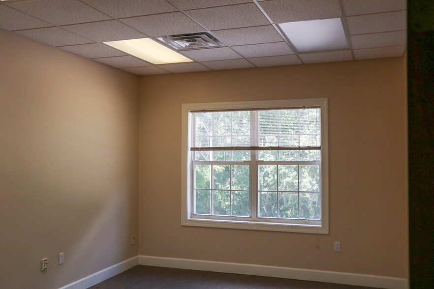 More Photos Of 2650 Apalachee Pky, Tallahassee Office For Lease