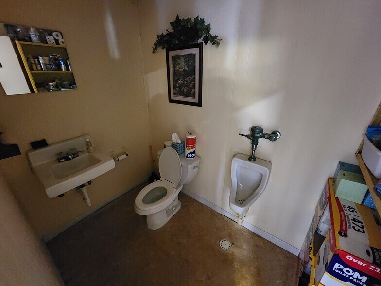 More Photos Of 1303 E Main St, Robinson Storefront Retail Office For Sale