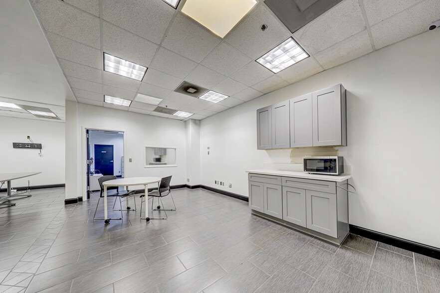 More Photos Of 4608 Rudnick Ct, Bakersfield Auto Dealership For Lease