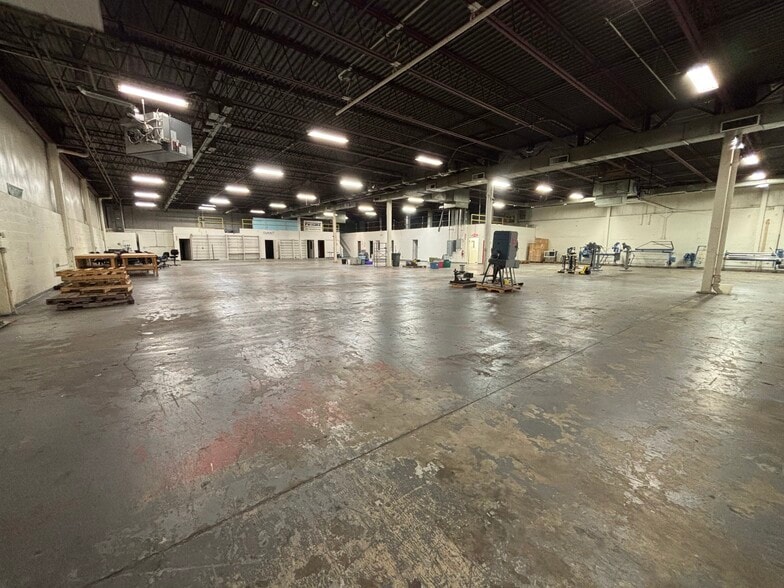 More Photos Of 1530 Progress Rd, Fort Wayne Manufacturing For Sale
