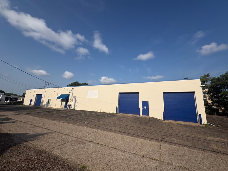 More Photos Of 2318 1st St NE, Minneapolis Warehouse For Sale