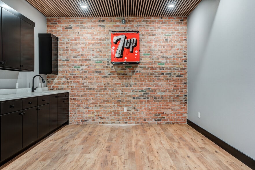 More Photos Of 1213 Crickets Ave, Lubbock Storefront For Lease