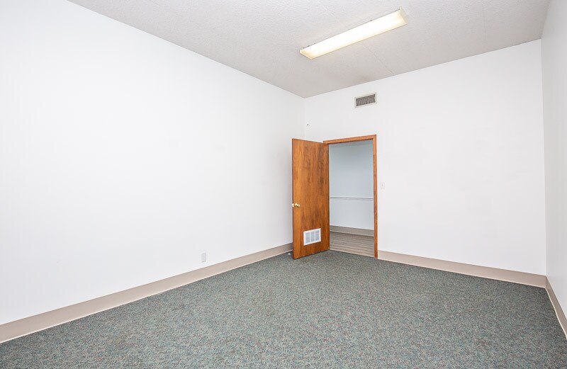 More Photos Of 510 Rosebank Ave, Nashville Schools For Lease