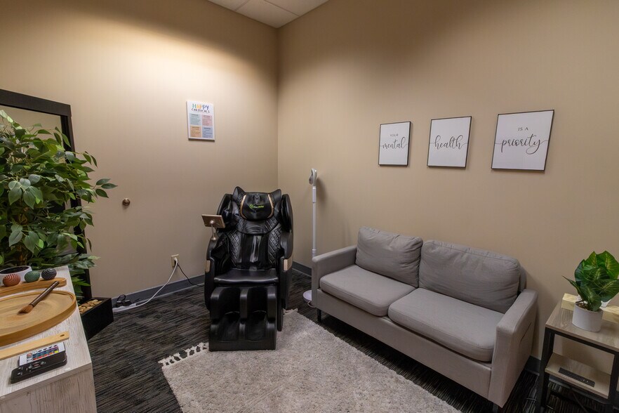 More Photos Of 2809 Commercial Rd, Huntington Office For Sale