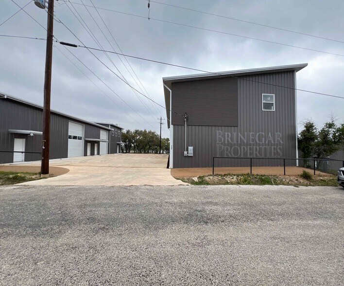 More Photos Of 133 Glosson Ranch Rd, Dripping Springs Warehouse For Sale