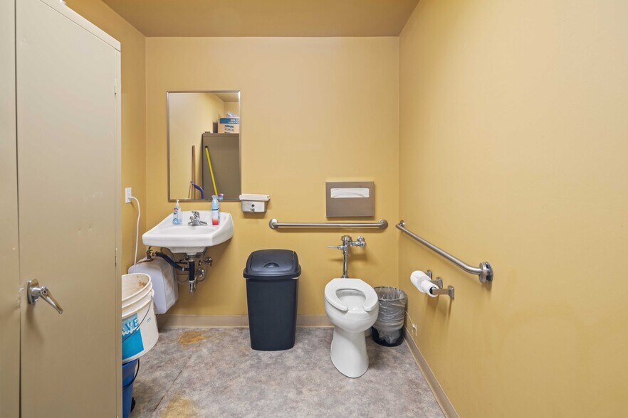 More Photos Of 28534-28536 Constellation Rd, Valencia Warehouse For Sale
