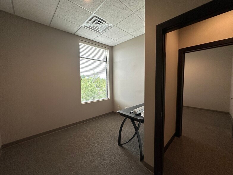 More Photos Of 673 Westbury Dr, Iowa City Storefront Retail Office For Sale