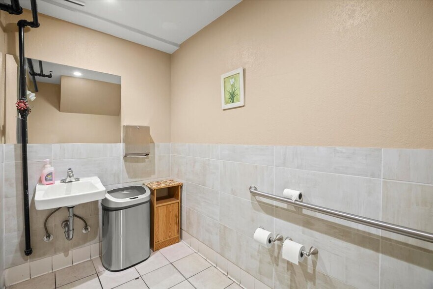More Photos Of 168 W 25th Ave, San Mateo Storefront For Sale