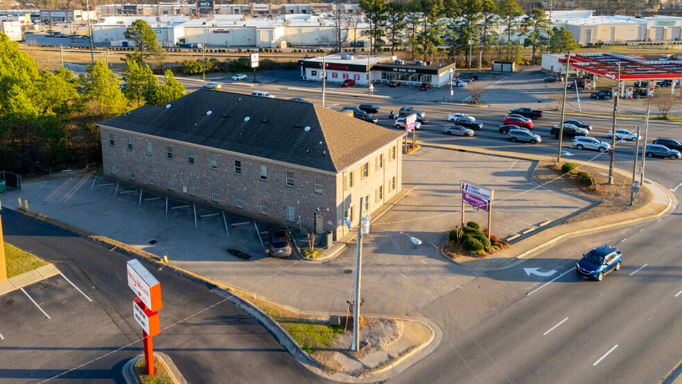 More Photos Of 1995 Skibo Rd, Fayetteville Office For Lease