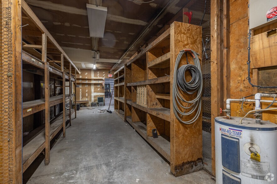 More Photos Of 900-914 Tonsor Rd, Alton Warehouse For Sale