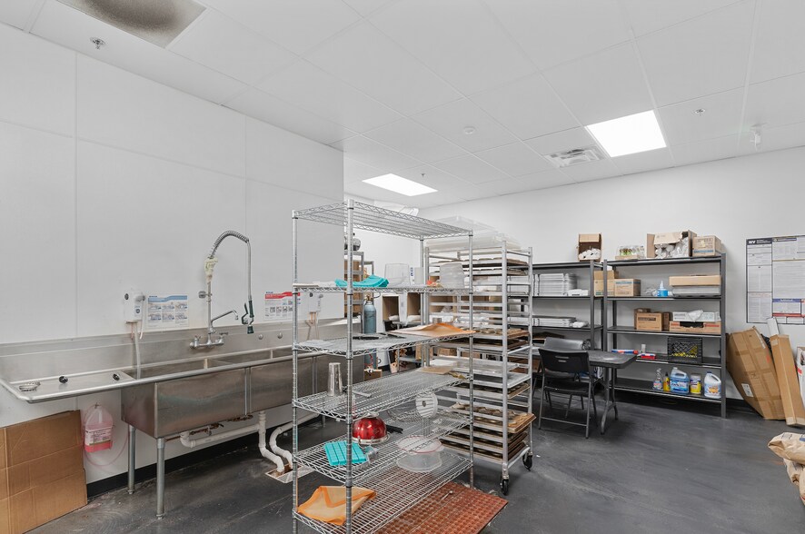 More Photos Of 6870 S Fort Apache Rd, Las Vegas Freestanding For Lease