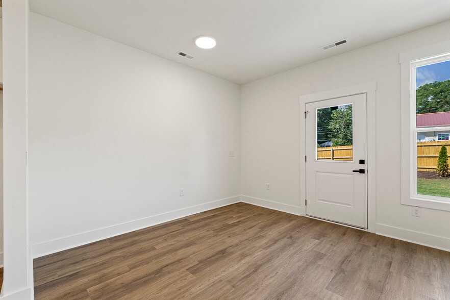 More Photos Of 114 Chella Ct, Sanford Multifamily For Sale