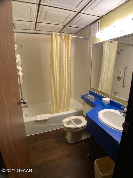 More Photos Of 502 S Division Ave, Cavalier Hotel For Sale