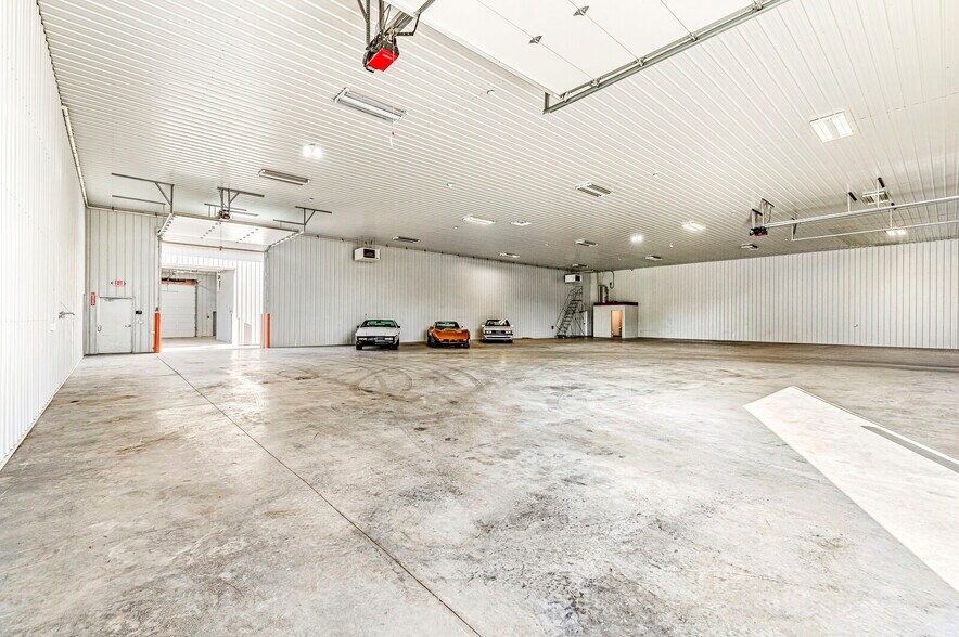 More Photos Of 2601 E 56th St, Indianapolis Light Distribution For Sale