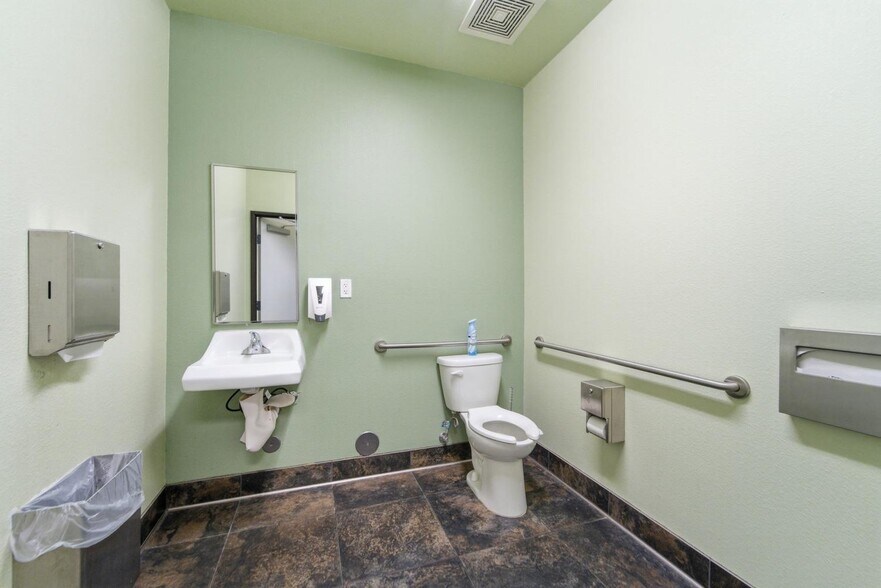 More Photos Of 1465 Tharp Rd, Yuba City General Retail For Lease