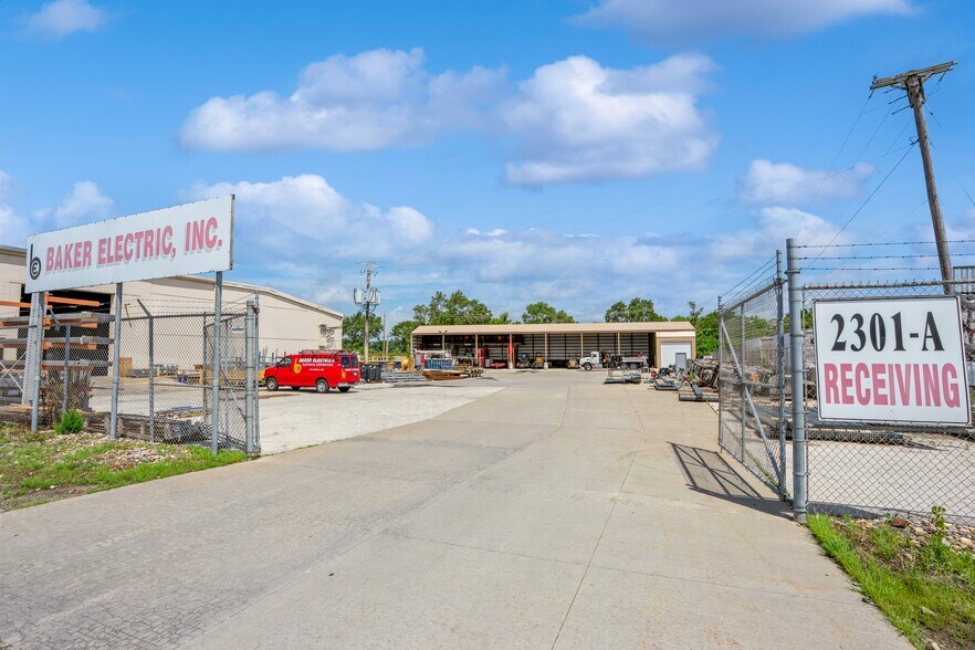 More Photos Of 2301 Fleur Dr, Des Moines Warehouse For Lease