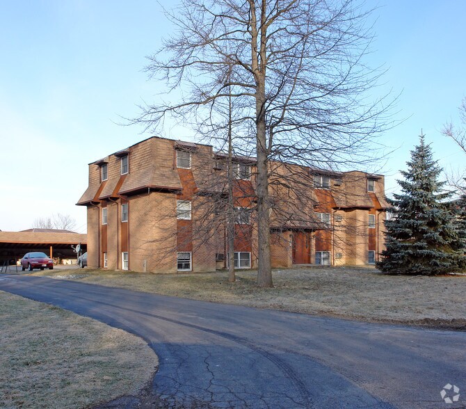 Primary Photo Of 8136 Stadler Ave, Youngstown Apartments For Sale