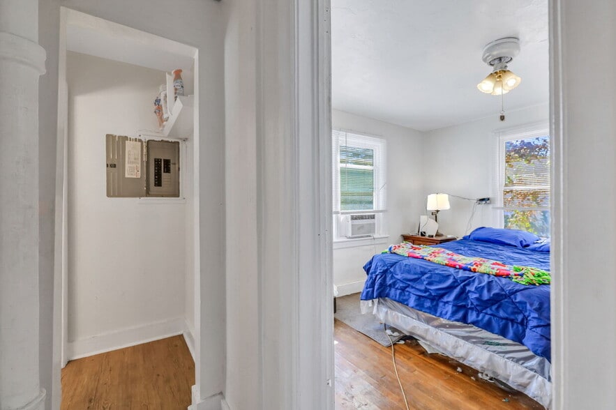 More Photos Of 2203 Skidaway Rd, Savannah Freestanding For Sale